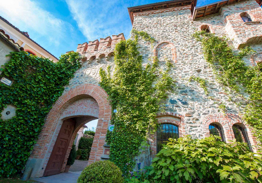 Bed and Breakfast Castello di Strambinello, Italy